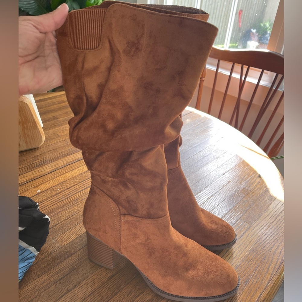 Kenneth Cole Women's Sonia Slouch Round
Toe Boots Size 9 NWOT No Box - Picture 8 of 8